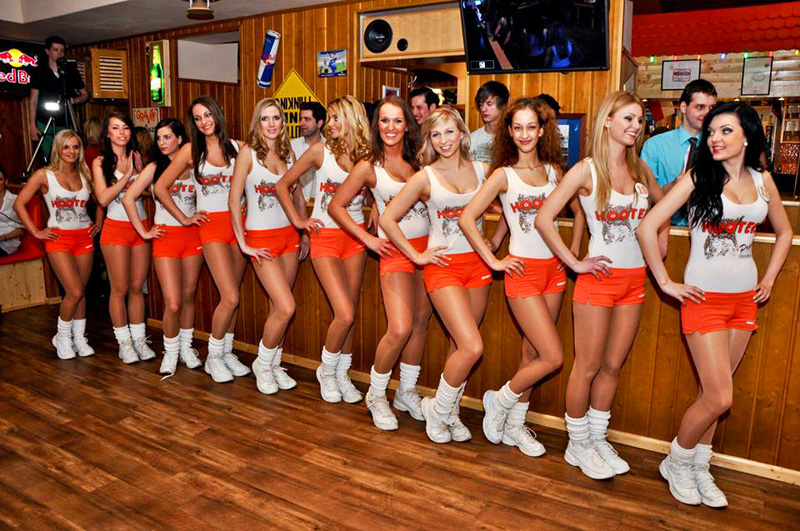 hooters girls